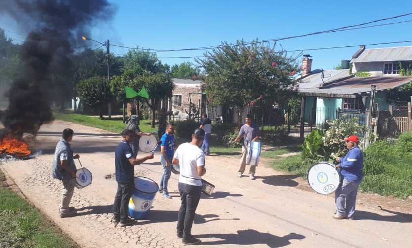 Paralizan la construcción de una escuela por falta de pago a los trabajadores