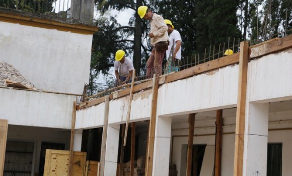 Continúan las obras para ampliar una escuela secundaria de La Lonja