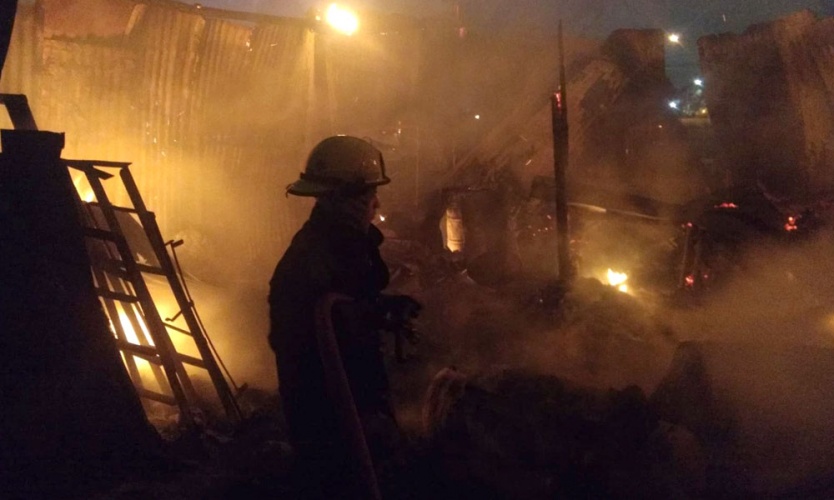 Incendio consumió un galpón en Villa Rosa