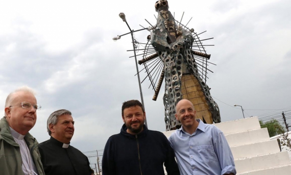 Duras críticas de un concejal a la obra de la Virgen del artista Alejandro Marmo: “Es un espanto”