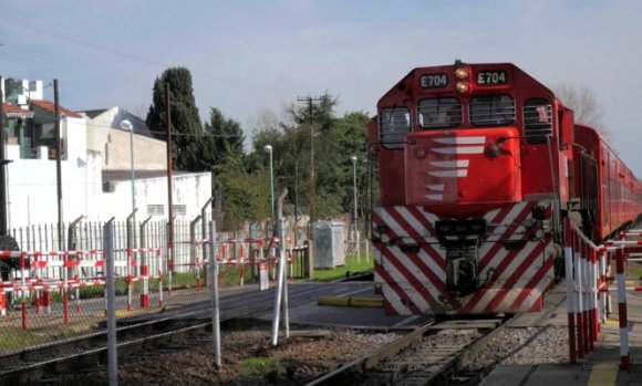 Hombre falleció al ser embestido por el tren