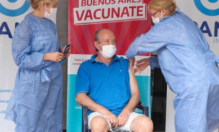 Comienzan a vacunar contra el coronavirus a los mayores de 70 años