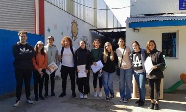 Alumnos de la Universidad Austral realizan voluntariados en barrios de Pilar
