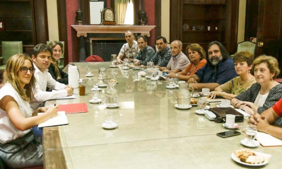 Kicillof mantuvo el primer encuentro con los gremios docentes