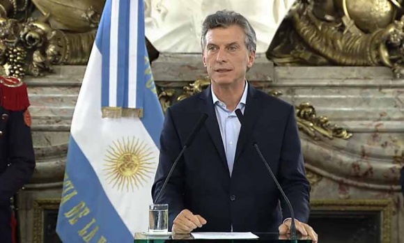 En medio de la escalada del dólar, Macri dijo que “la gente tiene que aguantar”