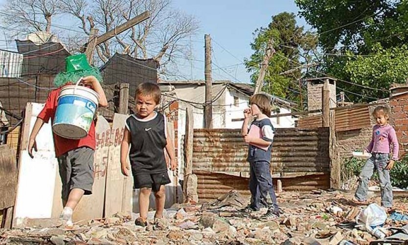 La pobreza subió al 35,4% y ya alcanza a 15,9 millones de argentinos