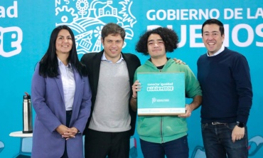 Kicillof entregó la netbook número 100 mil del programa Conectar Igualdad Bonaerense