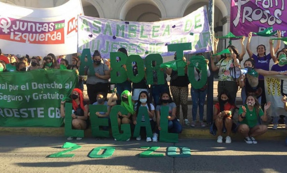 Pañuelazo para reclamar el tratamiento del proyecto de legalización del aborto