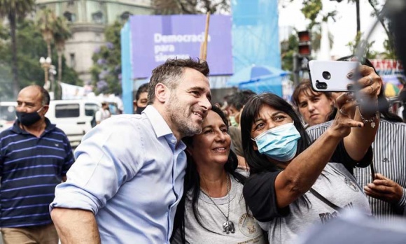 Achával participó de la celebración por el Día de la Democracia en Plaza de Mayo