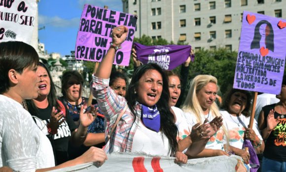 8M: La Agrupación Lealtad se movilizó al Congreso Nacional