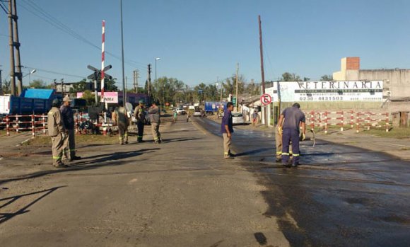 Por obras en un paso a nivel habrá desvíos y cambios de recorrido en varias líneas de colectivos