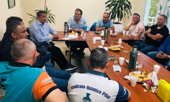 Con el objetivo de la unidad, gremios se reunieron en la sede de Camioneros