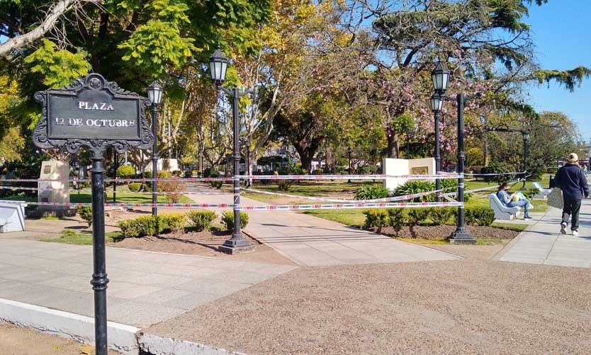 Cuarentena: el Municipio cerró la Plaza 12 de Octubre y endurece el control sobre el comercio