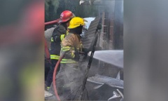 Voraz incendio consumió un taller mecánico en Del Viso