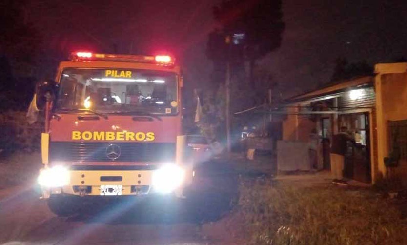 Por un desperfecto eléctrico, se incendió una casa en Manzanares