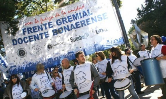 Docentes insisten: "Aceptar solo un 15% de suba salarial es una locura"