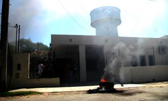 VIDEO: Se incrementa el malestar por la falta de agua en barrios de Pilar