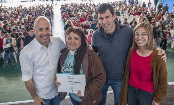 Familias pilarenses recibieron cupones de descuentos para la compra de materiales de construcción