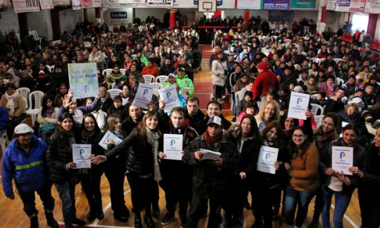 El oficialismo avanza en la campaña con la entrega de más de 600 microcréditos