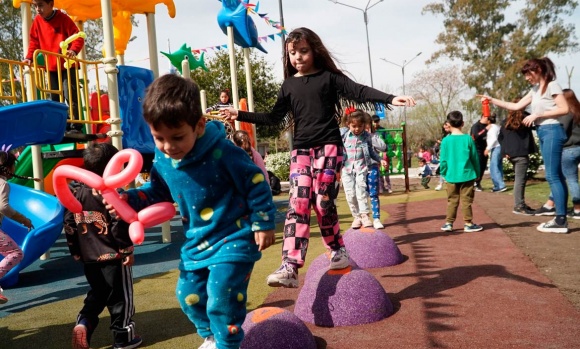 El Municipio inauguró una nueva plaza en un barrio de Pilar