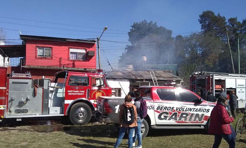 Piden ayuda para una mujer que sufrió el incendio de un departamento que alquilaba