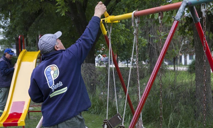 Puesta en valor de las plazas de De Vicenzo Grande