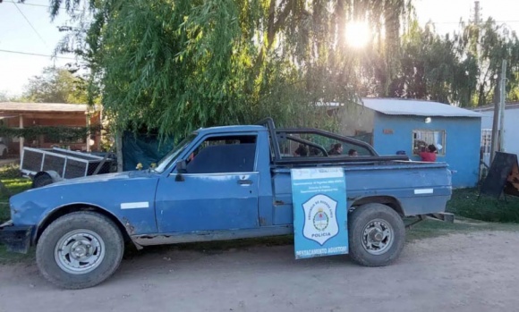 Detienen a joven acusado de robar un auto en la vía pública