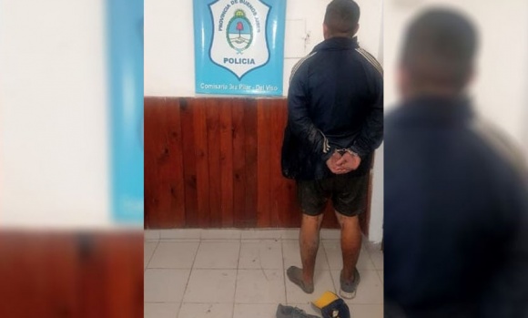 Detienen a delincuente que asaltaba a un hombre con un arma tumbera