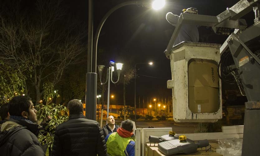 Instalarán 2500 luminarias LED en los accesos a las localidades