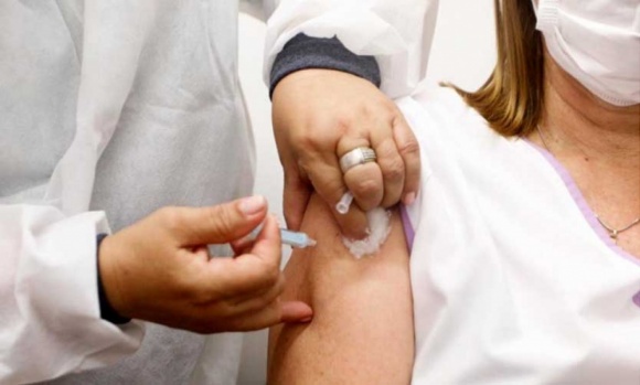 Covid: la Provincia extiende los horarios de vacunación en hospitales bonaerenses