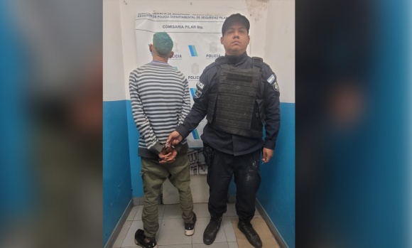 Detienen a una pareja acusada de robas varias casas en un barrio de Pilar