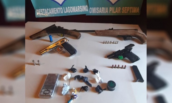 Cuatro detenidos con armas y drogas