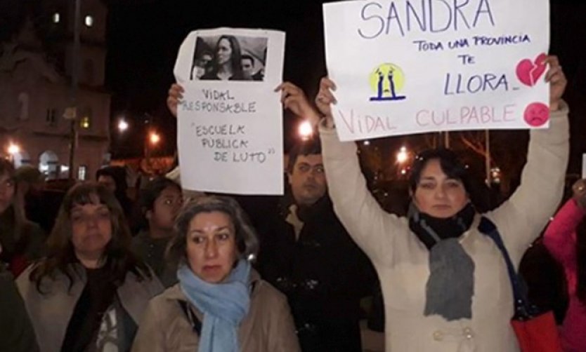 “Marcha del Silencio” por los trabajadores de la educación fallecidos en Moreno