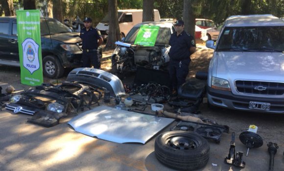 La policía desbarató un desarmadero