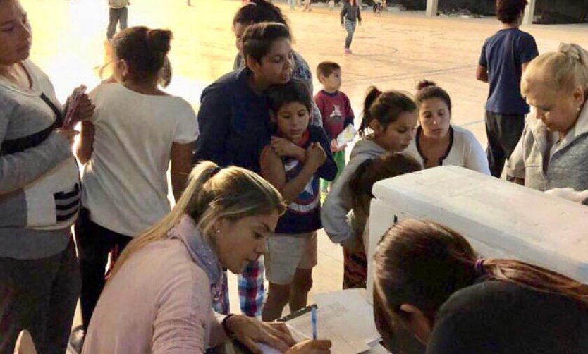 Lentamente baja el Río Luján y los evacuados vuelven a sus casas