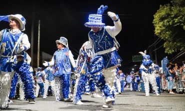 Las murgas brillaron en la noche de Precarnaval de Presidente Derqui