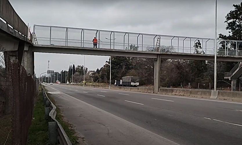 Tras más de un año, fue repuesto el puente peatonal de la ruta 8