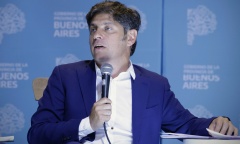 “Dedos marcados”: Kicillof dijo que Milei “claramente fue partícipe de una estafa”