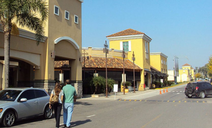 Pareja de ladrones asaltó un local del shopping Palmas del Pilar