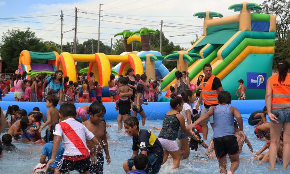 En verano; la Comuna volverá a los barrios con un parque acuático